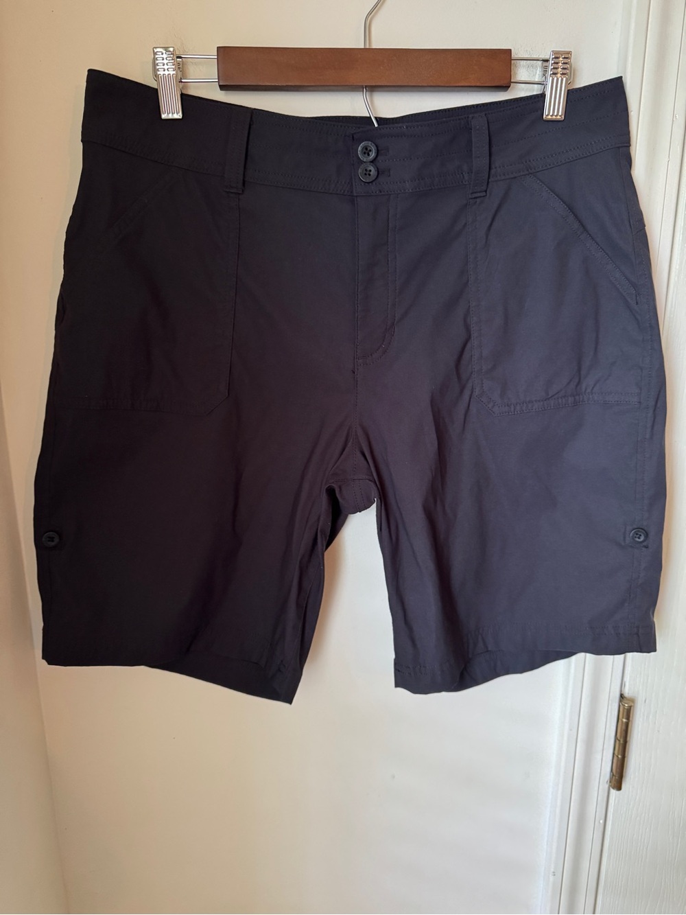 Women’s Eddie Bauer Black Rolled Hem Bermuda Shorts Size 12‎